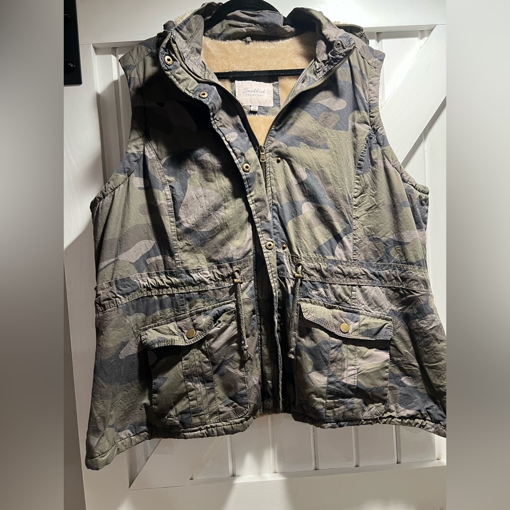 Camouflage Hooded Vest
